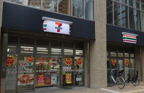 コンビニ　セブンイレブン西新宿5丁目中央店（コンビニ）まで10m