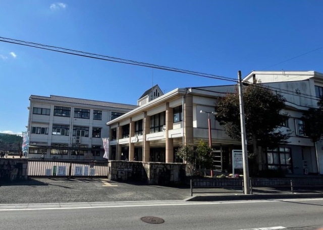小学校　東近江市立玉緒小学校（小学校）まで773m