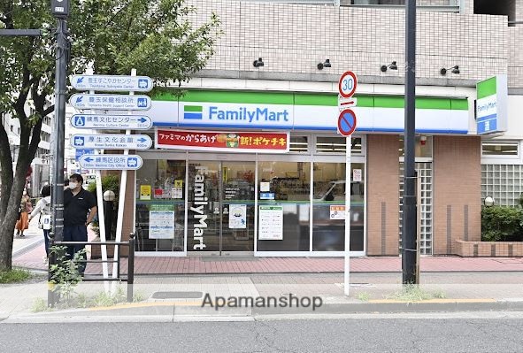 コンビニ　ファミリーマート練馬駅前店（コンビニ）まで303m