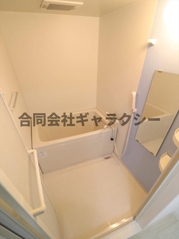 バス・シャワールーム　清潔感のあるバスルーム