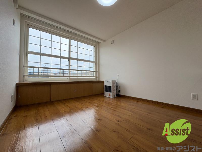 居室・リビング　広くてキレイなお部屋が広がっていて、充実した生活が送れそう。
