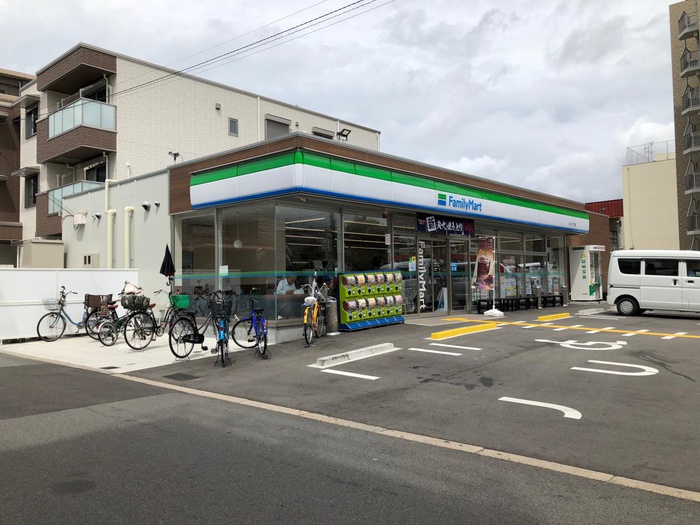 コンビニ　ファミリ－マ－ト（コンビニ）まで770m