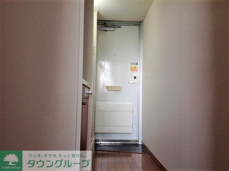 居室・リビング　備品は部屋ごとに異なります。１Ｆのみフローリング。