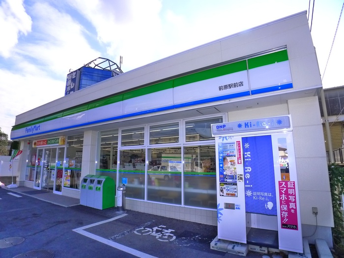 コンビニ　ファミリーマート（コンビニ）まで389m