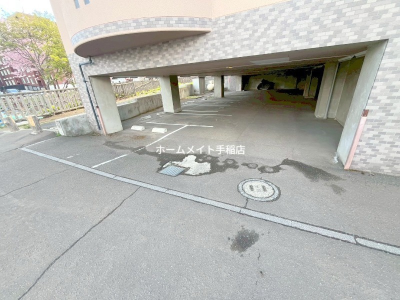 駐車場　駐車スペースでございます！