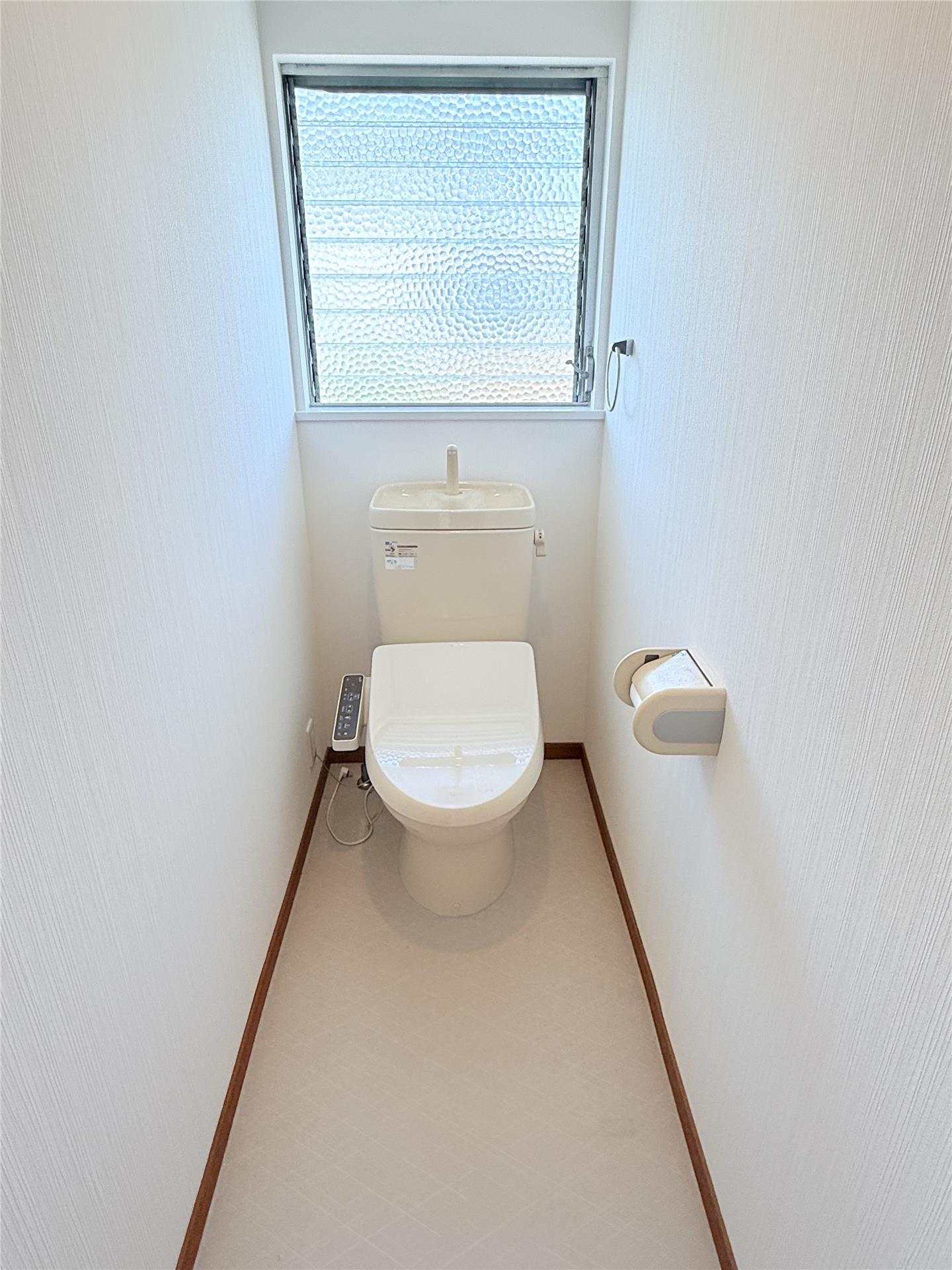 ＪＲ山陽本線 姫路駅 バス乗車時間：20分 最寄りバス停で下車 徒歩5分 2階建 築50年のトイレ写真