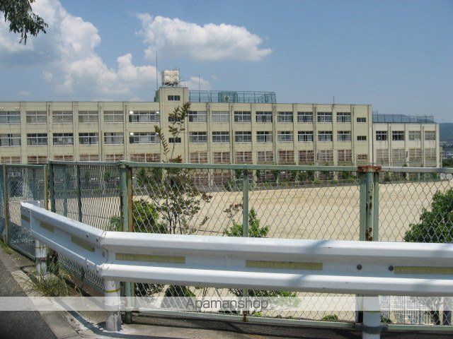 小学校　高槻市立南平台小学校（小学校）まで1318m
