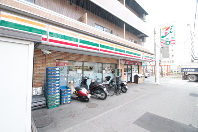 コンビニ　セブン－イレブン　博多駅南店（コンビニ）まで240m