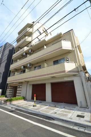 建物外観　白を貴重とした格調高い外観です。