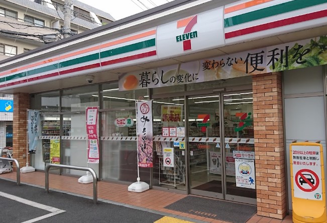 コンビニ　セブンイレブン 西浦和駅前店（コンビニ）まで402m