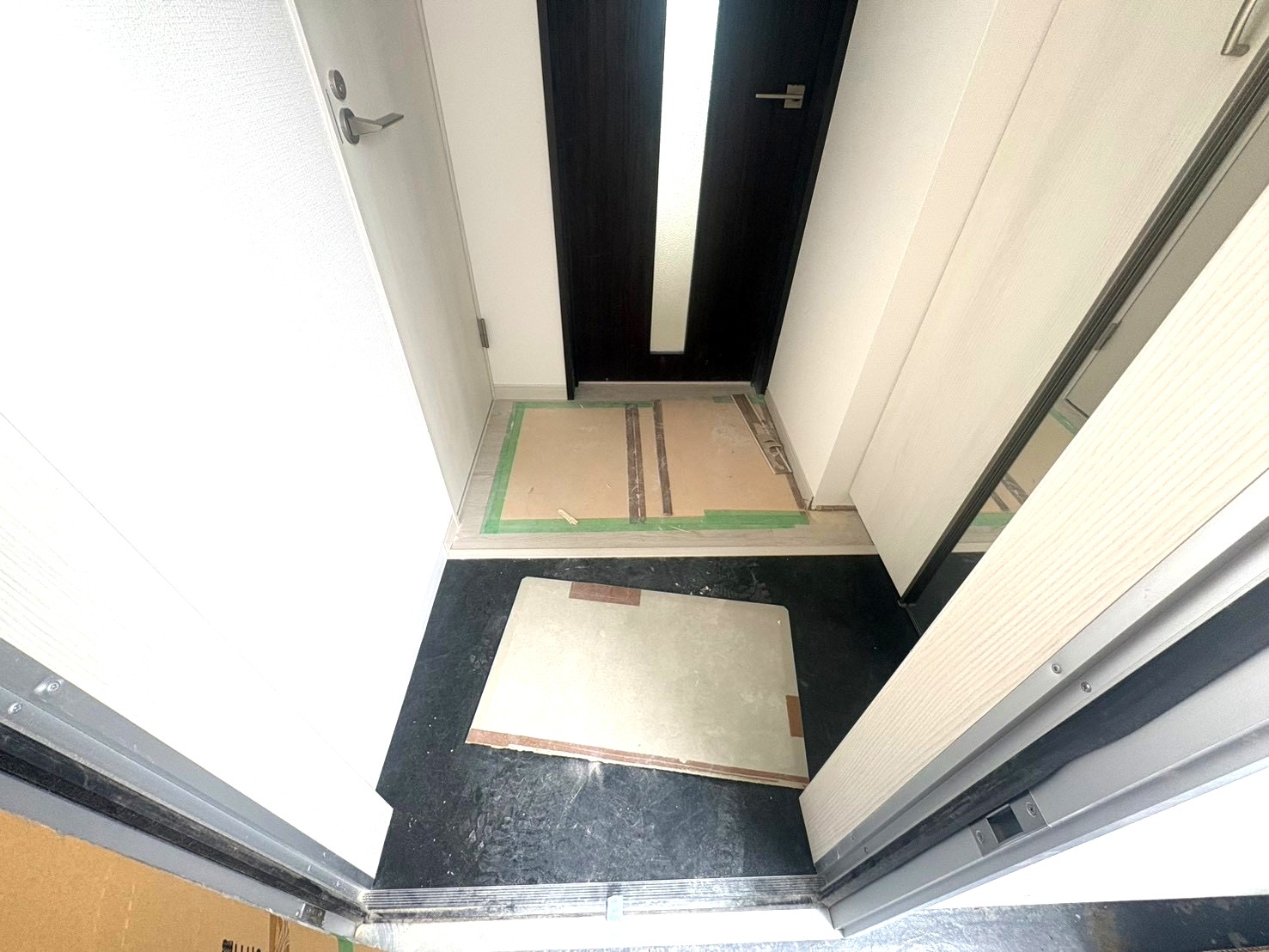 玄関　※建築中