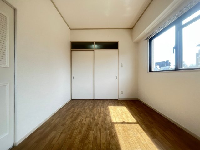 ノルデンハイム新北野の居間写真