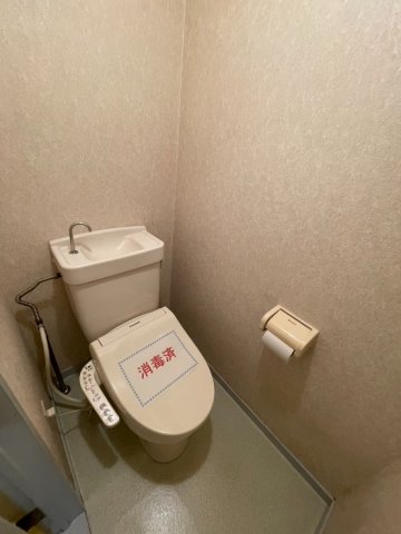 トイレ　別号室の写真です