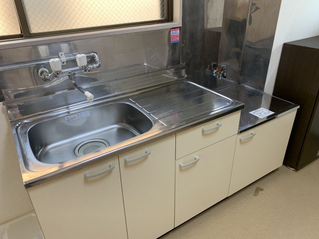 キッチン　他のお部屋の参考写真となります。※キッチン奥の窓はございませ