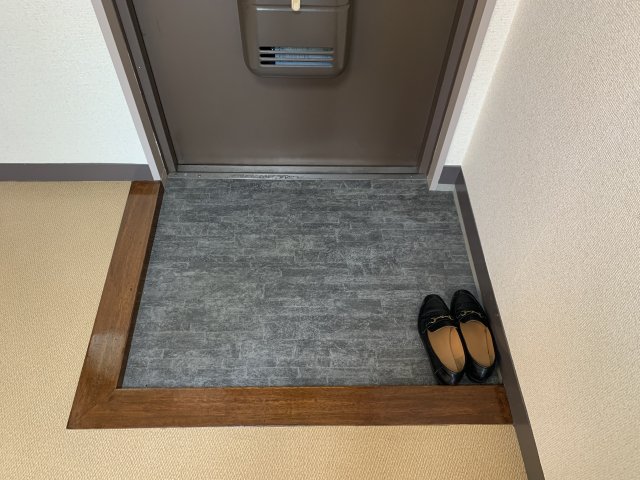 玄関　他のお部屋の参考写真となります。
