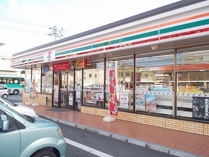 コンビニ　セブンイレブン総社中央１丁目店（コンビニ）まで729m