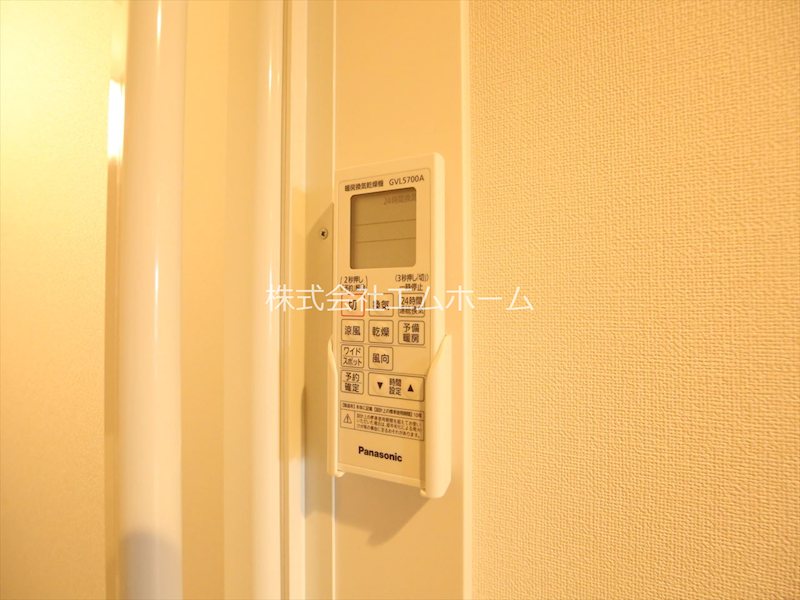 その他設備　浴室暖房乾燥機付き