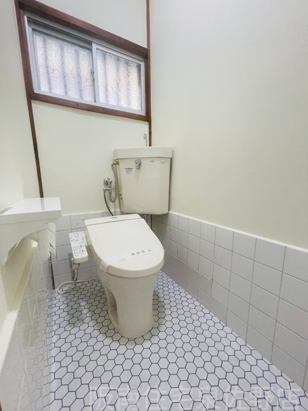 南海本線 鳥取ノ荘駅 徒歩19分 2階建 築49年のトイレ写真
