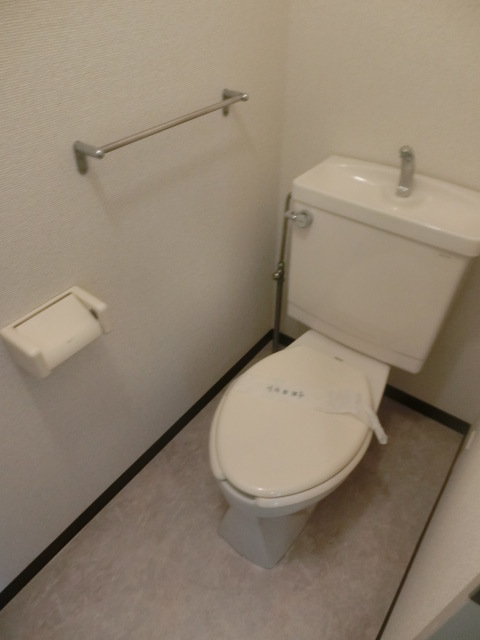 ＪＲ総武線 市川駅 徒歩9分 8階建 築36年のトイレ写真