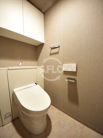 トイレ　プレサンスロジェ堺筋本町　温水洗浄便座