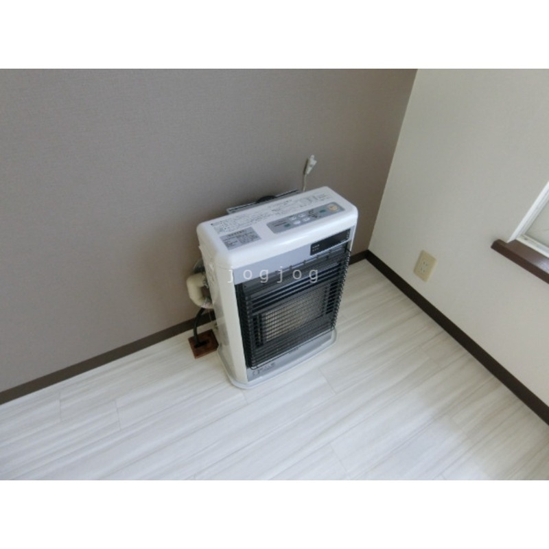 その他設備　冬はあったか石油ストーブです。