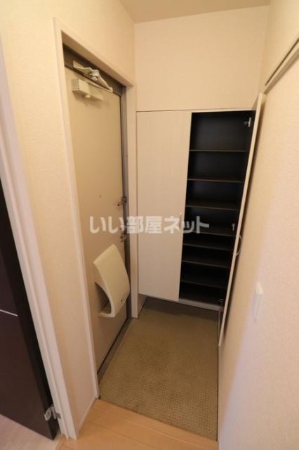 レスペート B棟の玄関写真