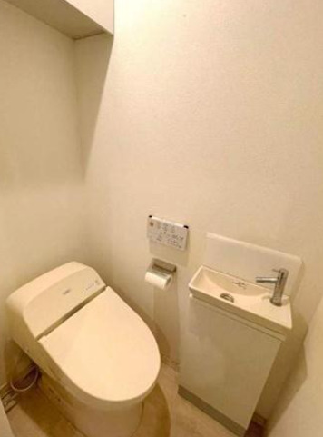 京王井の頭線 池ノ上駅 徒歩4分 2階建 築12年のトイレ写真