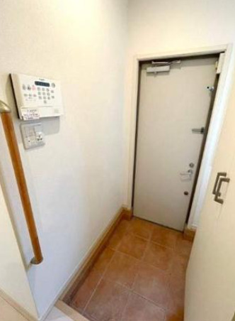 京王井の頭線 池ノ上駅 徒歩4分 2階建 築12年の玄関写真