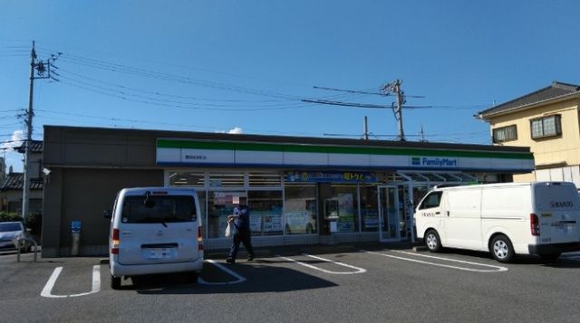 コンビニ　ファミリーマート（コンビニ）まで850m