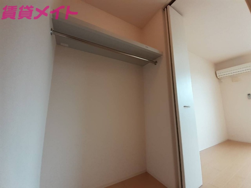 収納　別部屋反転写真です