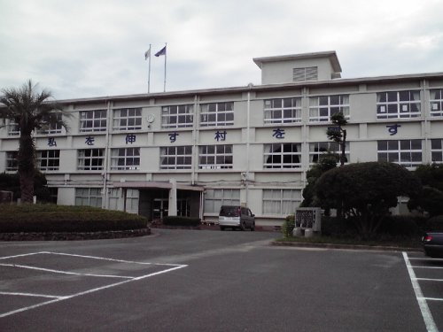 中学校　岡垣町立岡垣中学校（中学校）まで1461m