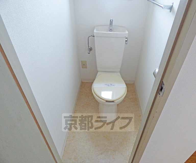 地下鉄烏丸線 北山駅 徒歩30分 2階建 築35年のトイレ写真