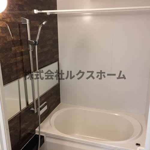 バス・シャワールーム　落ち着いた空間のお風呂です
