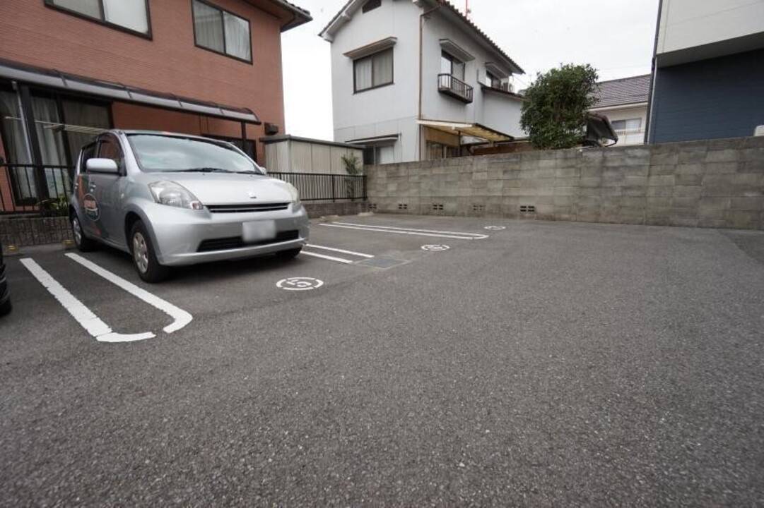 駐車場　駐車場