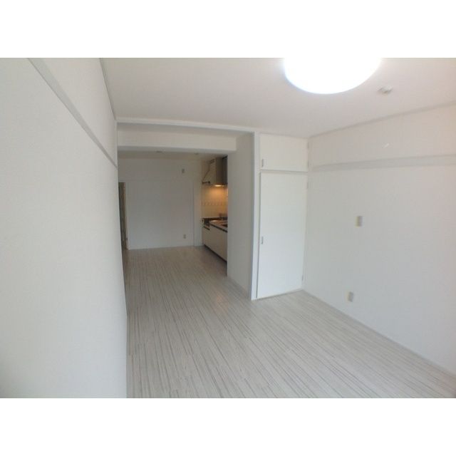 行田ハイツ1号棟の居間写真
