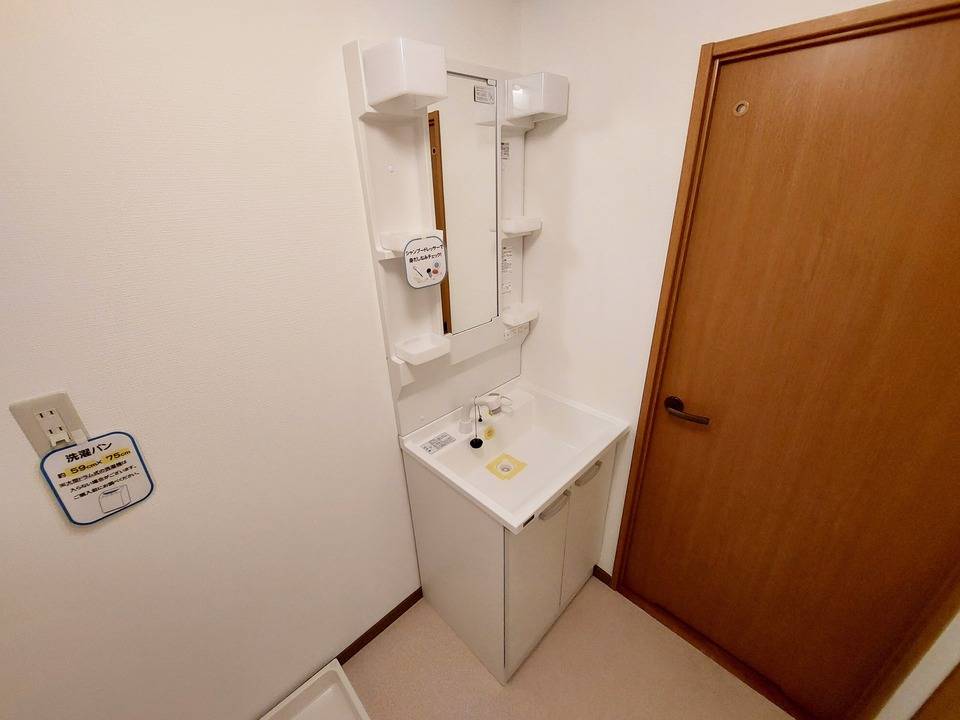 洗面設備　シャワー付洗面化粧台