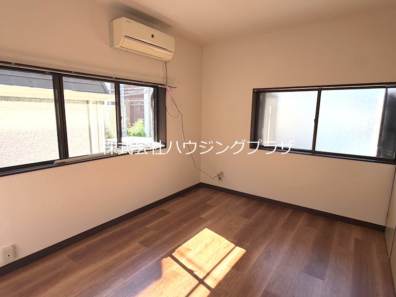 居室・リビング　2面採光で明るいお部屋