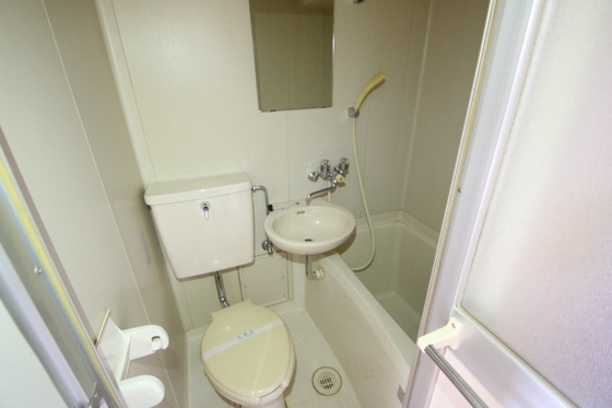 バス・シャワールーム　※別部屋の写真です