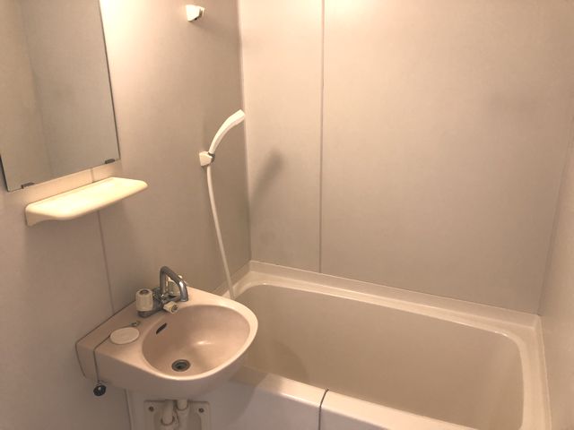 バス・シャワールーム　単身には嬉しいバス・トイレ別