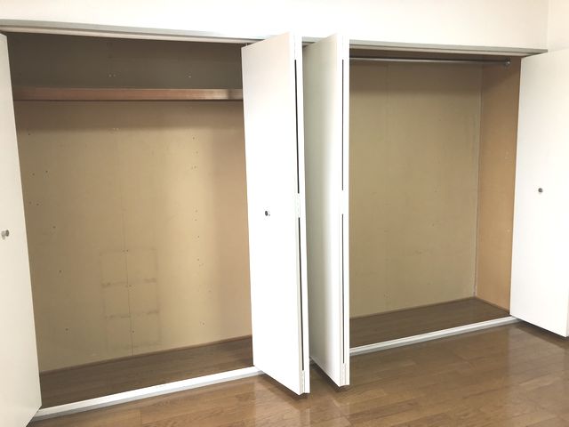 収納　壁一面がクローゼットの大きめ収納