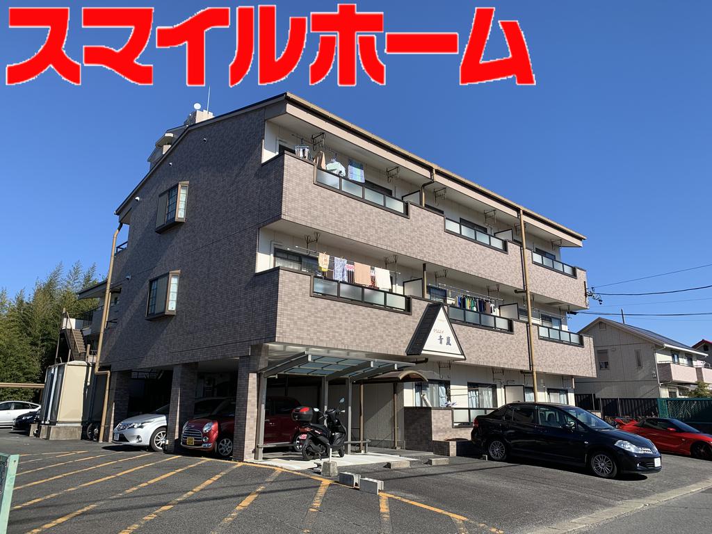 建物外観　敷地内駐車場あり