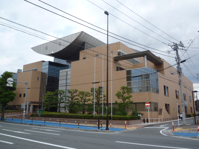 図書館　沼津市立図書館（図書館）まで737m