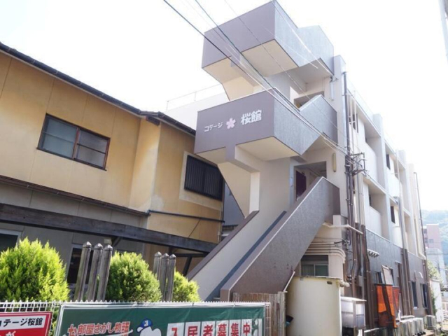 【松山市清水町のマンションの建物外観】