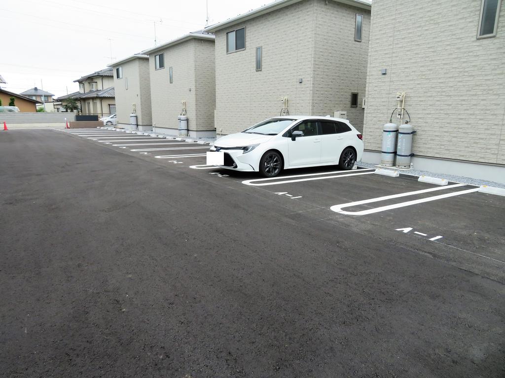 その他設備　敷地内駐車場2台無料です！