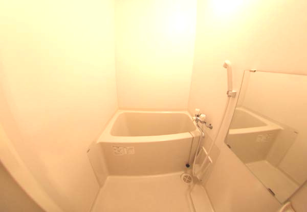 バス・シャワールーム　ゆったり過ごせるお風呂です