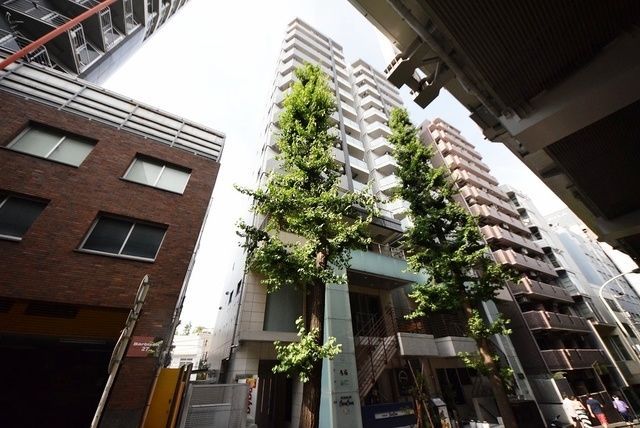 【港区西麻布のマンションの建物外観】