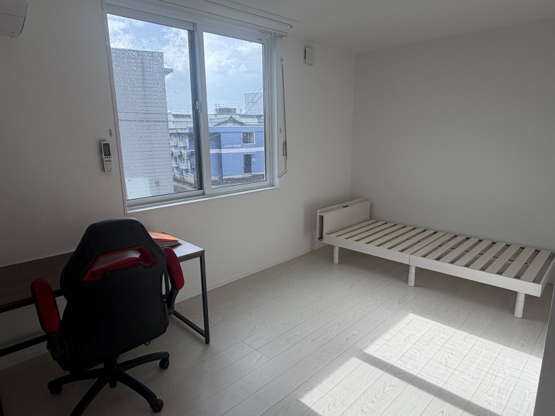 居室・リビング　洋間（他のお部屋になります）