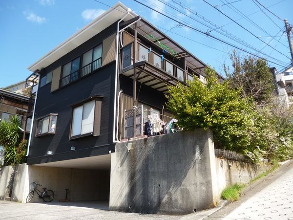 横浜市鶴見区梶山のアパートの建物外観