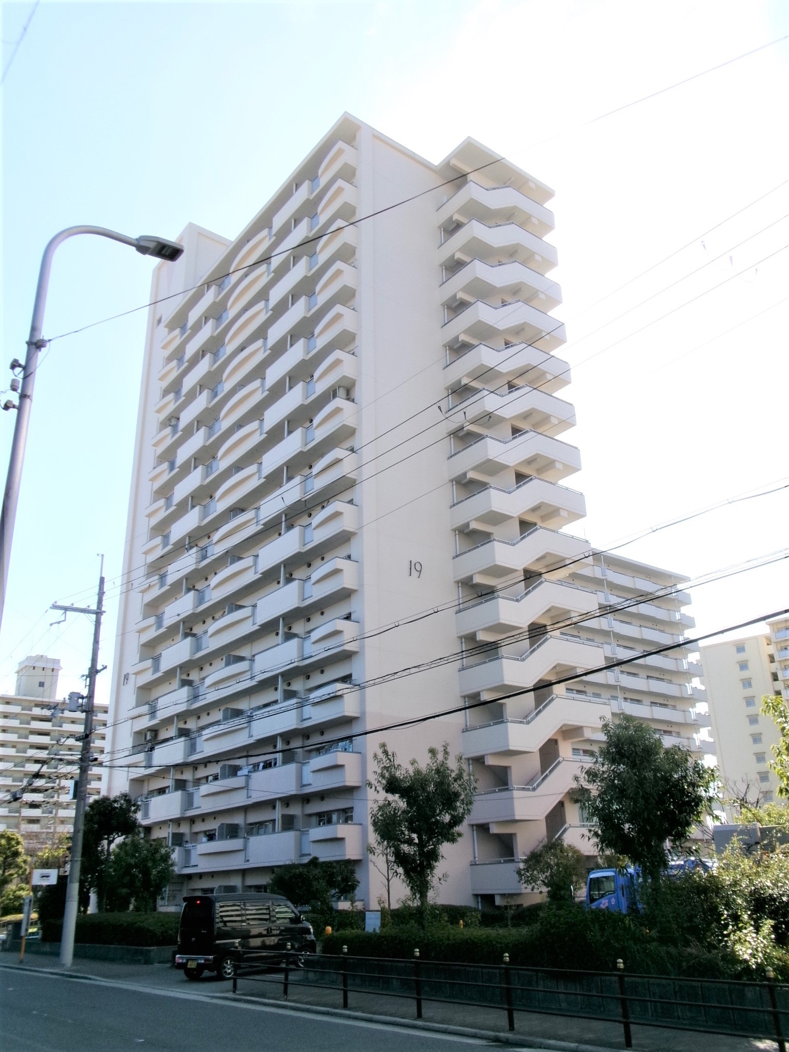 市営茨田大宮住宅19号館の建物外観