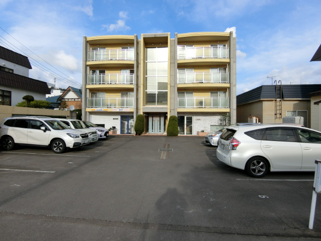 函館市本町のマンションの建物外観